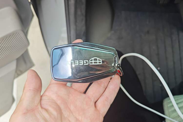 Used Farizon Super VAN 2025 Jingcheng Edition, Action-Pak Mid-Roof 51kWh
