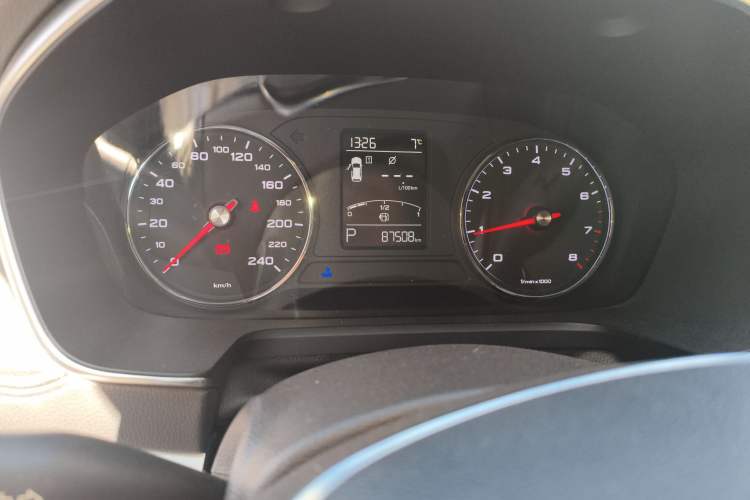 Used Roewe RX5 2016 20T Two-Wheel Drive Automatic Internet Smart Edition
