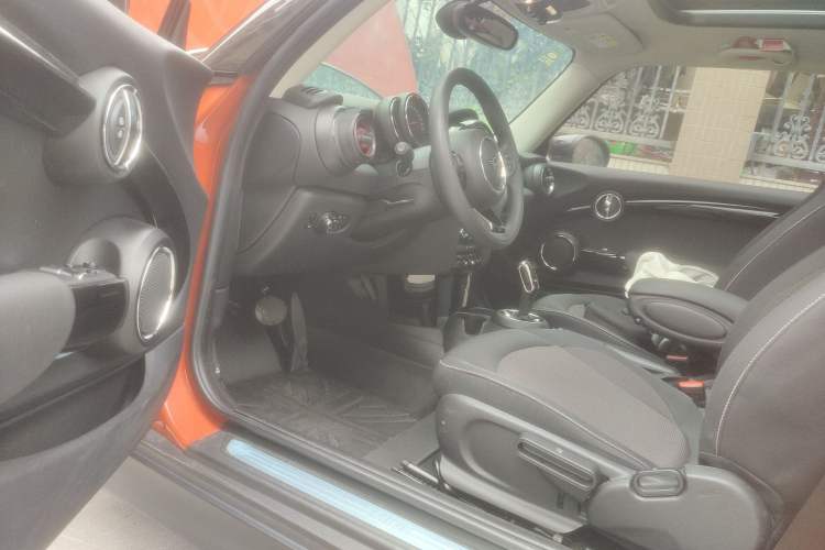 Used MINI 2019 1.5T ONE
