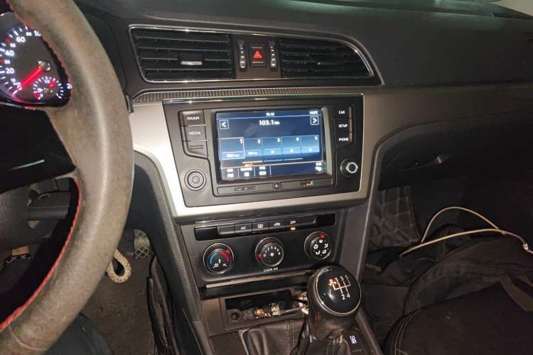 Used Volkswagen Lamando 2015 230TSI Manual Trend Edition
