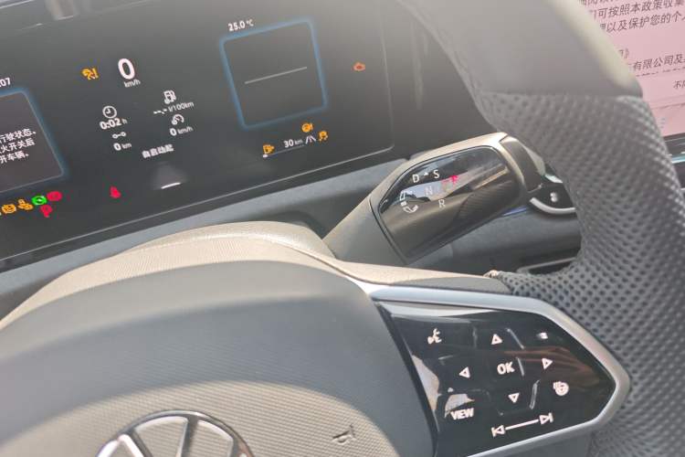 Used Volkswagen Tiguan L 2024 PRO 380TSI Four-Wheel Drive R-Line Prestige Edition Gear Lever