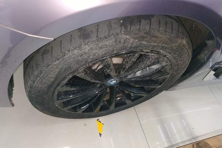 Used BMW 5 Series New Energy 2019 Updated Version 530Le Luxury Package Left Front Wheel Hub