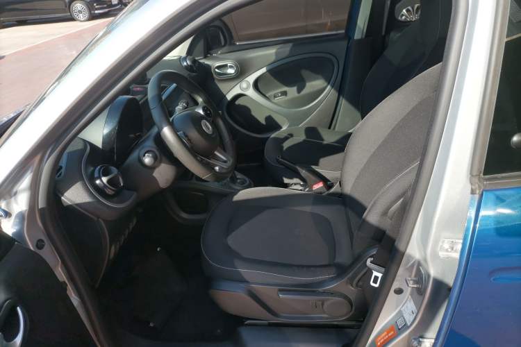 Used smart forfour 2016 1.0L 52 kW Passion Edition
