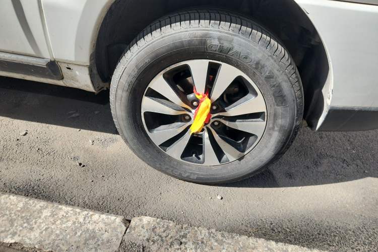 Used Kia Sportage 2013 2.0L Manual Two-Wheel Drive GLS Right Front Wheel Hub