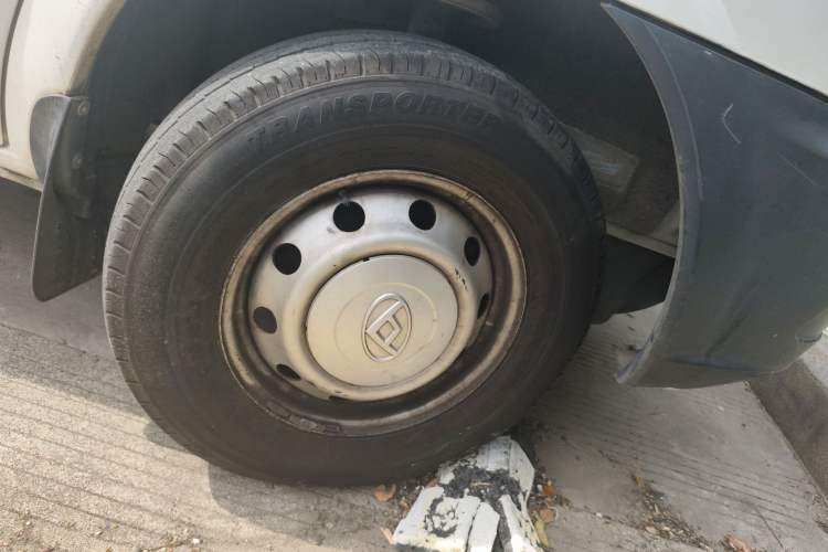 Used SAIC MAXUS Xintu V80  Right Front Wheel Hub