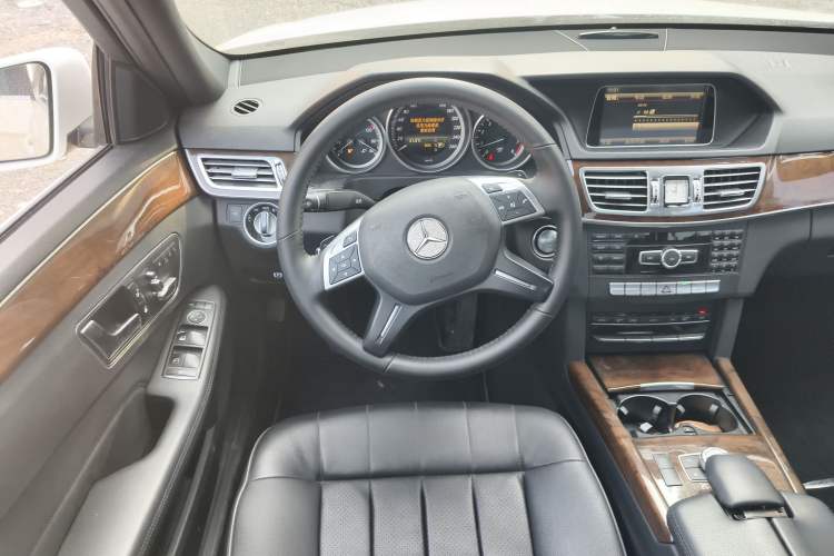Used Mercedes-Benz E-Class 2015 E 200 L Steering Wheel