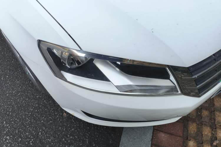 Used Volkswagen Gran Lavida 2013 1.6L Automatic Fashion Model Right Front Headlight