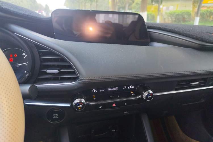 Used Mazda 3 Axela 2022 2.0L Automatic Zhiya Edition Audio And AC Panel