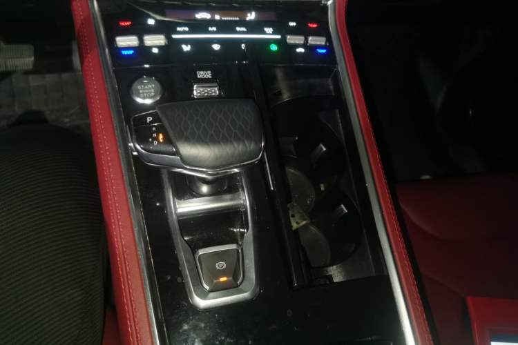 Used CHANGAN CS85 COUPE 2019 1.5T DCT Luxury Version China VI Standard