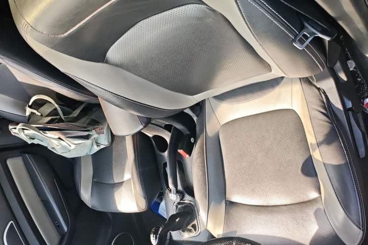 Used HYOSOW H3 2015 1.5L manual luxury version Left Front Seat