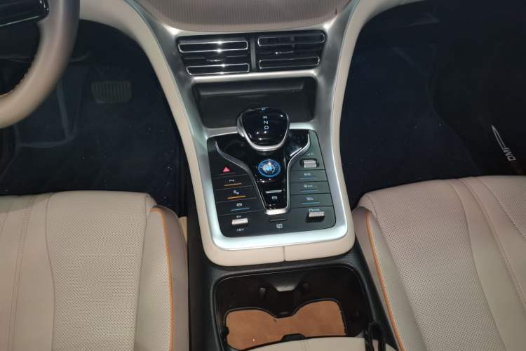 Used BYD Song Pro New Energy 2023 Champion Edition DM-i 110KM Excellence Model Gear Lever