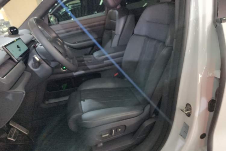 Used Nio ES8 2023 75 kWh Executive Edition Left Front Seat