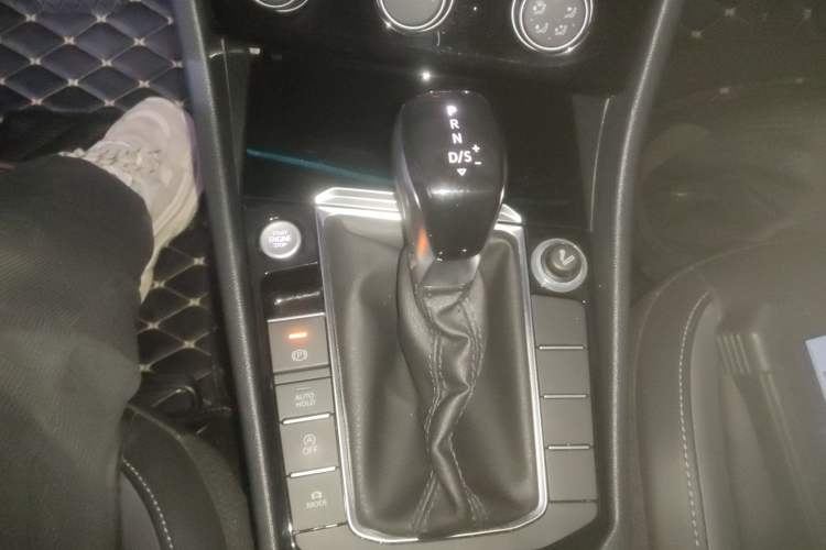 Used Volkswagen Sagitar 2021 280TSI DSG Comfort Connect Edition Gear Lever