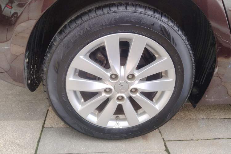 Used Kia K3 2015 1.6L Automatic GL Right Rear Wheel Hub