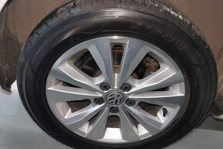 Used Volkswagen Golf Sportsvan 2018 230TSI Automatic Trend Edition Right Rear Wheel Hub