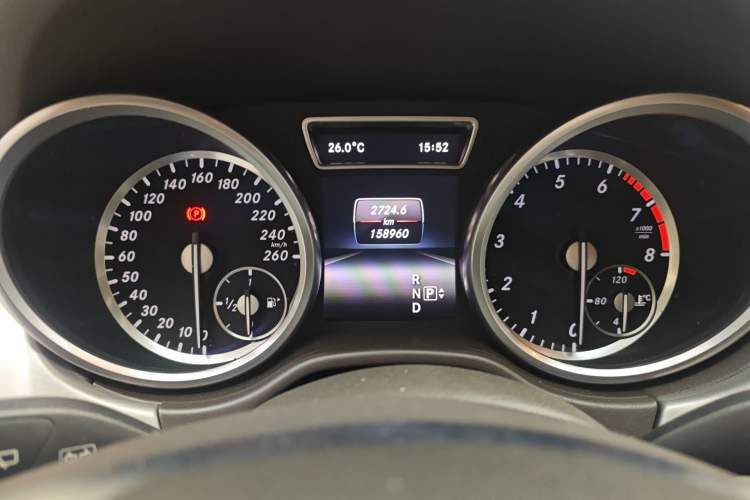 Used Mercedes-Benz M-Class 2015 ML 320 4MATIC Odometer Close Up