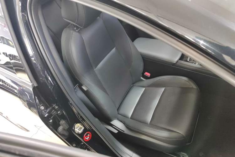 Used Mazda 3 Axela 2023 2.0L Automatic Zhiya Edition Right Front Seat