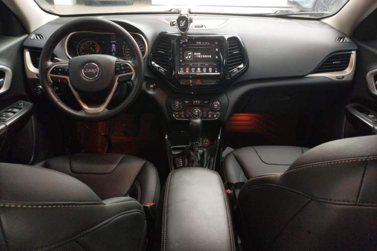 Used Jeep Cherokee 2017 2.0L Superior Edition