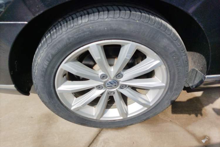 Used Volkswagen Magotan 2019 330TSI DSG Leading Model China VI Standard Right Rear Wheel Hub