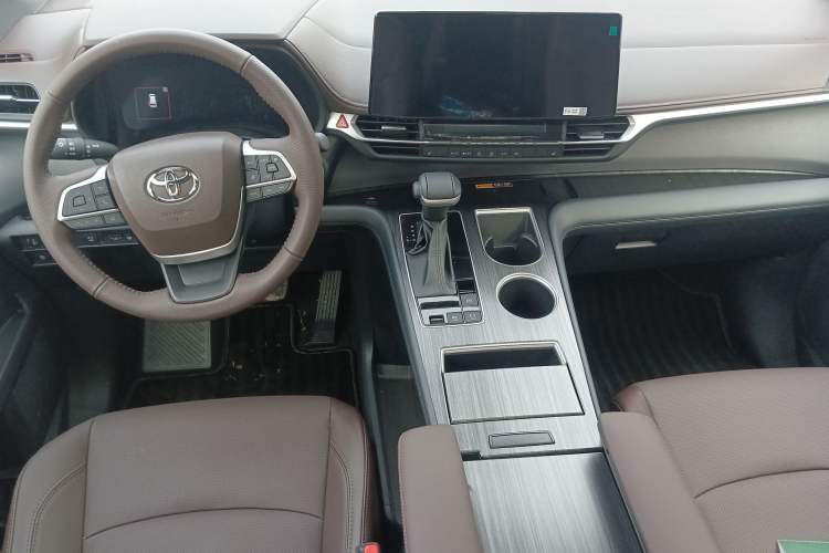 Used Toyota Granvia 2026 Model 2.5L Hybrid Prestige PLUS Four-Wheel Drive Edition