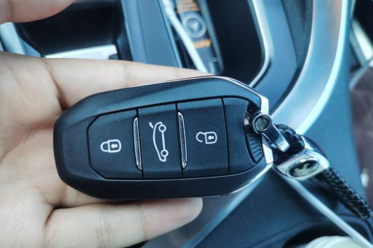 Used Peugeot 5008 2017 380THP 7-Seater Elite Edition