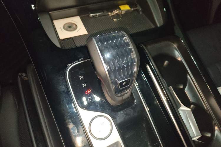 Used GAC Trumpchi M8 2024 Master Series 400T Prestige Edition Gear Lever