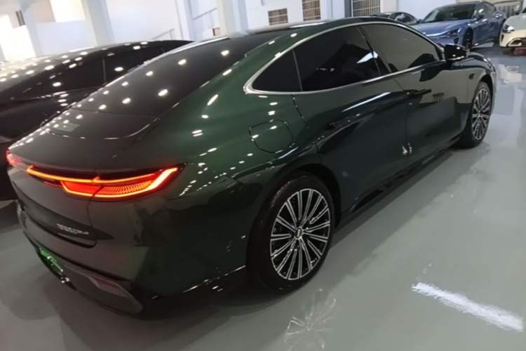 Used Geely Galaxy 8 2025 130km EM-P Starship Edition
