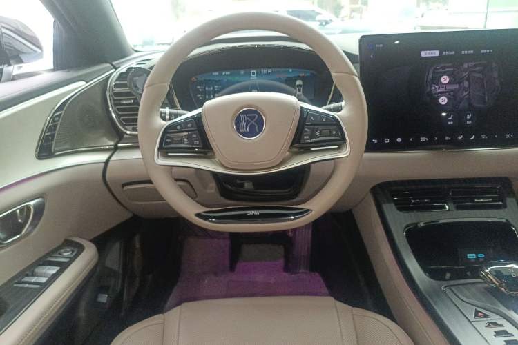 Used BYD Han 2025 DM-i Intelligent Driving Edition 125KM Prestige Model
