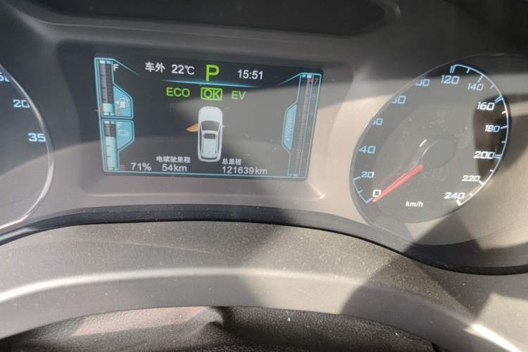 Used BYD Song New Energy 2017 Song DM 1.5TID All-Wheel Drive Prestige Model Odometer Close Up