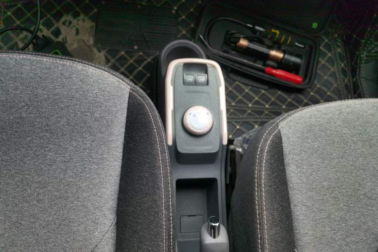 Used Chery QQ Ice Cream 2022 120km Conical Shape Lithium Iron Phosphate
