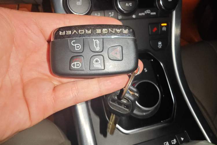 Used Land Rover Range Evoque 2015 2.0T Five-Door Zhiyao Edition Interior 1