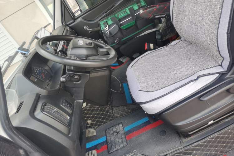 Used Iveco Daily 2023 2.5T A37M1 Long Wheelbase Mid-Roof Dual-Tire Side-Sliding Doors 5-9 Seats