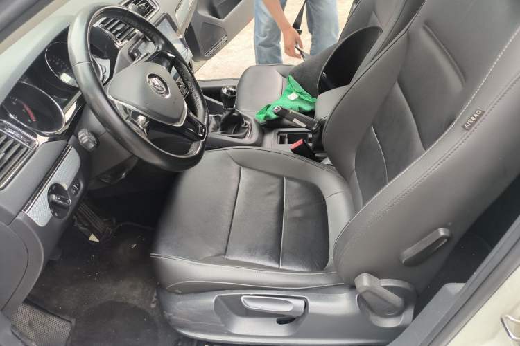 Used Volkswagen Sagitar 2015 230TSI Manual Comfort Version
