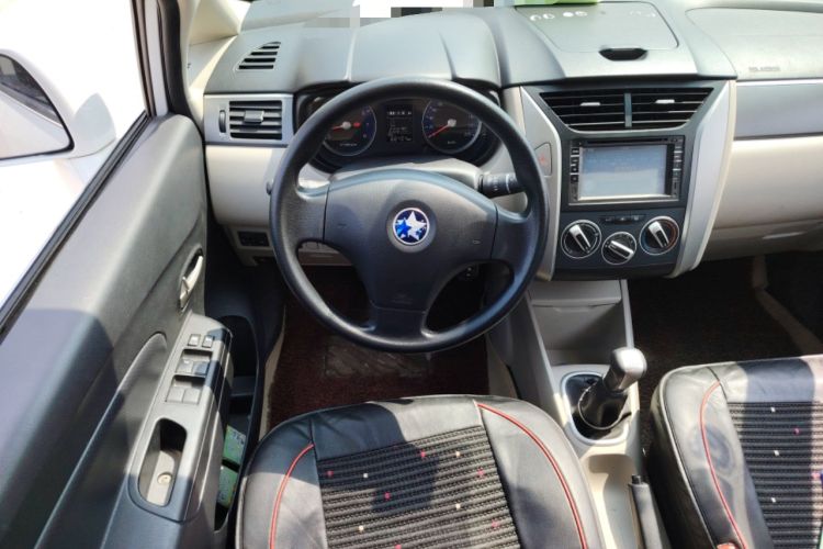 Used Venucia R50 2015 1.6L Manual Fashion Edition
