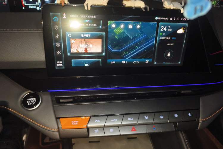 Used CHANGAN UNI-V 2023 1.5T Prestige Model Audio And AC Panel