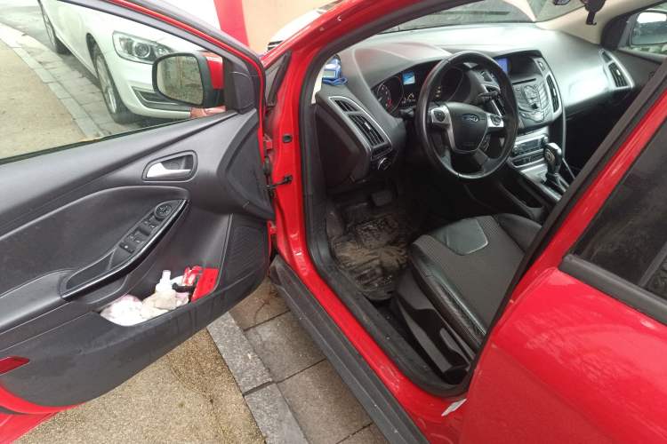 Used Ford Focus 2012 Hatchback 1.6L Automatic Fashion Edition
