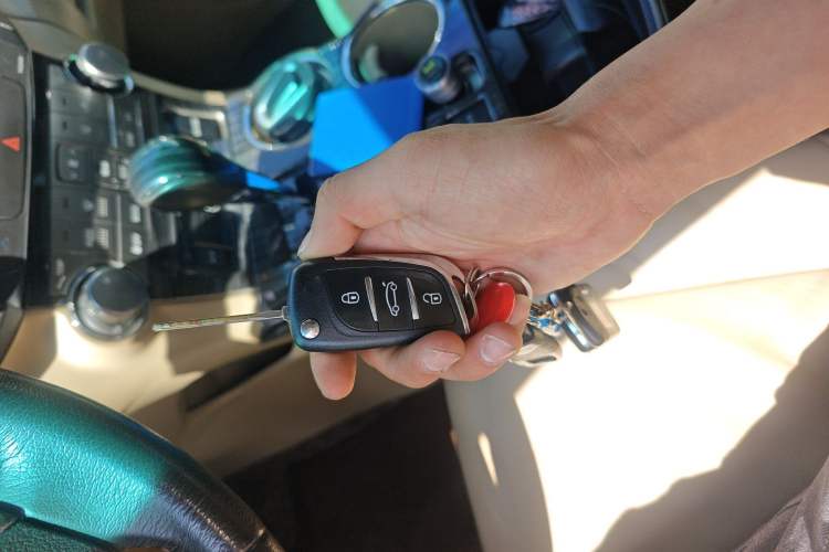 Used Toyota Highlander 2012 2.7L Two-Wheel Drive 7-Seater Luxury Edition Vehicle Key