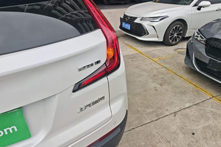 Used Cadillac XT4 2018 28T 4x4 Platinum Edition