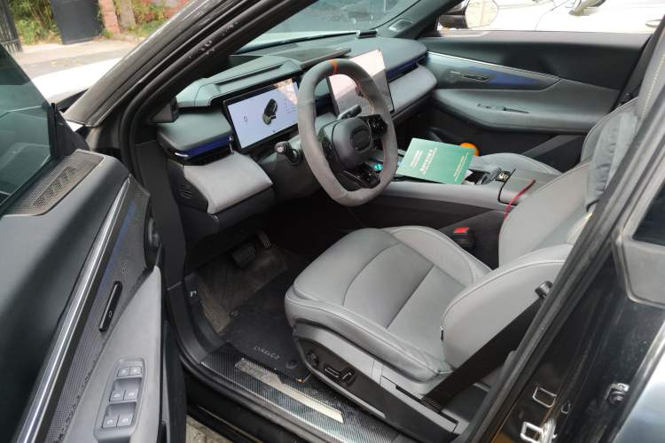 Used Lynk & Co 08 EM-P 2023 120km Long-Range Halo