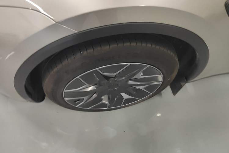 Used Tesla Model Y L 2025 Model Long-Range All-Wheel-Drive Version
