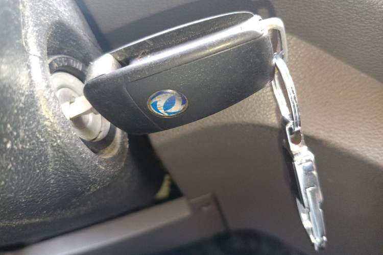 Used Dongfeng Yufeng EM26 2023 Standard Edition 41.472 kWh Henan Lithium Power Vehicle Key