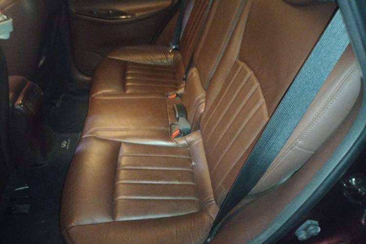 Used Infiniti QX50 2013 2.5L Two-Wheel-Drive Elegant Edition Left Rear Seat