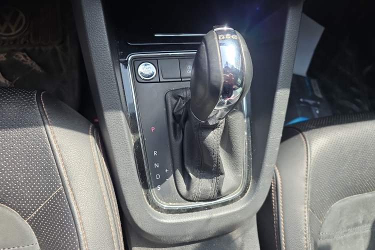 Used Volkswagen Sagitar 2015 280TSI Automatic Flagship Model Gear Lever