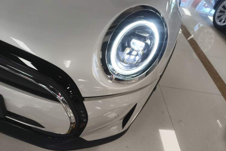 Used MINI 2023 Updated 1.5T COOPER Artist Five-Door Edition Left Front Headlight