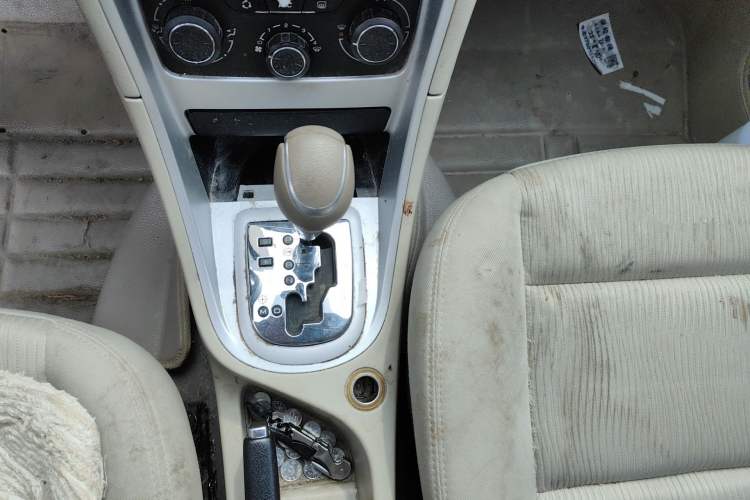 Used Peugeot 307 2013 Hatchback 1.6L Automatic Comfort Edition Gear Lever