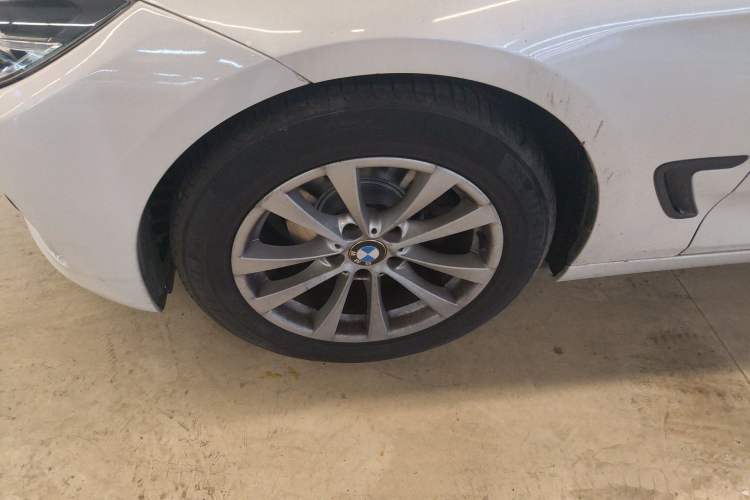 Used BMW 3 Series GT 2017 320i Sport Edition Exterior 2