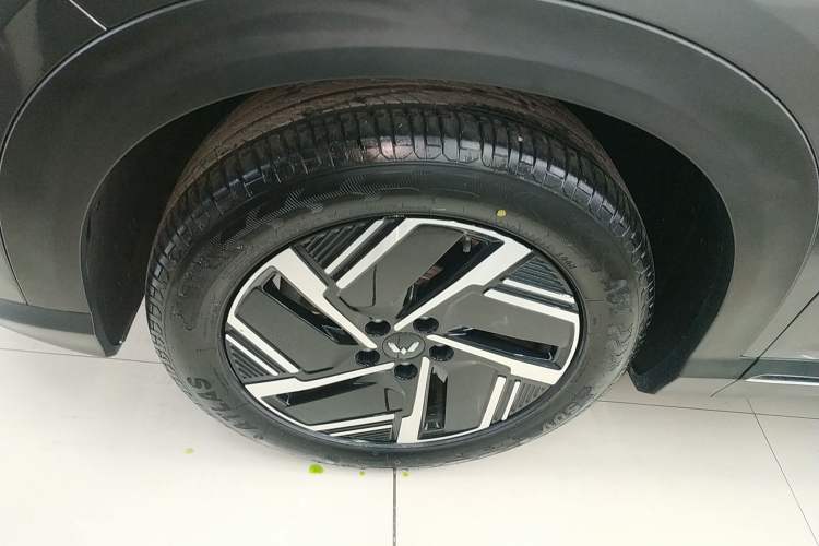 Used Wuling Xingguang S 2024 510 km Flagship Version Left Front Wheel Hub