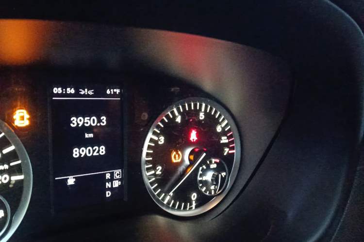 Used Mercedes-Benz V-Class  Odometer Close Up