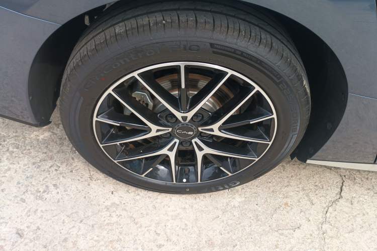 Used BYD Seal 07 DM-i 2025 DM-i 1.5L 125km Prestige Model Right Rear Wheel Hub