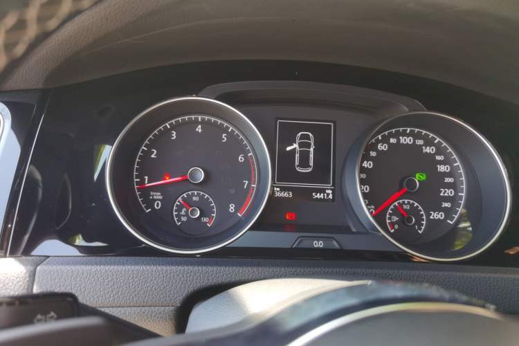 Used Volkswagen Golf 2018 280TSI Automatic R-Line Model Instrument Cluster